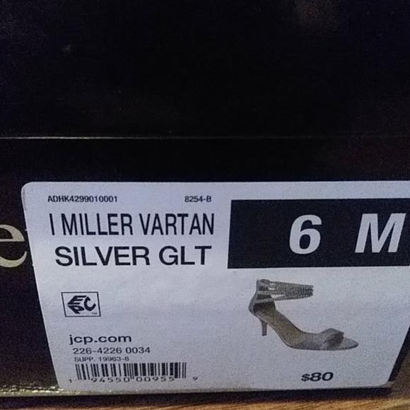 Heels - Picture 3 of 3